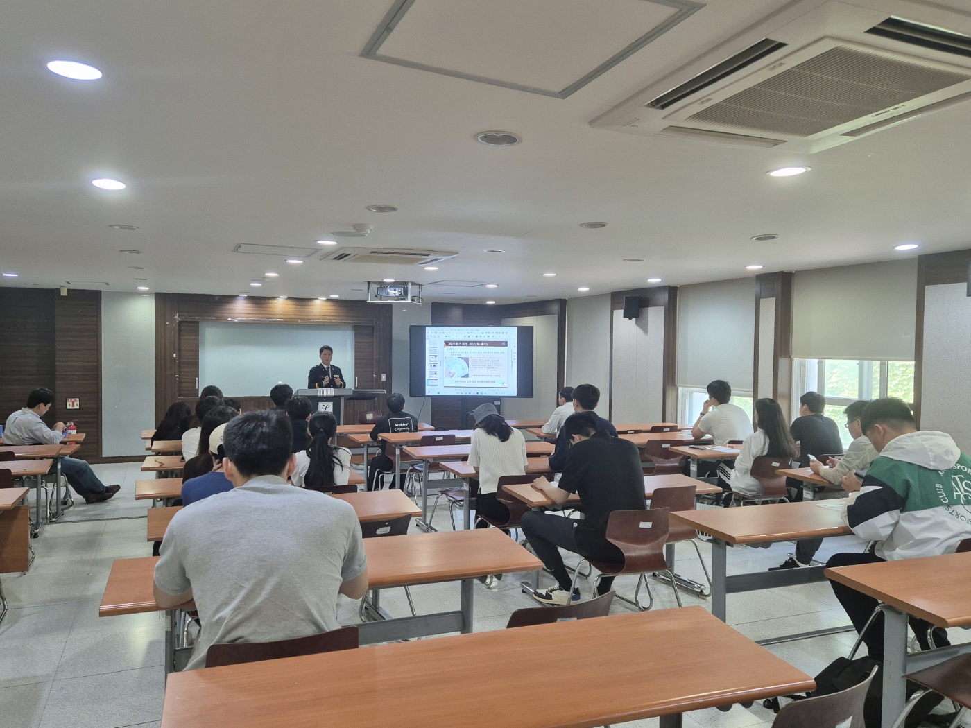 2024学年 第一学期 学位课程 犯罪预防特别讲座